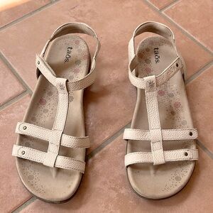 Taos Trophy Sandals light tan/cream